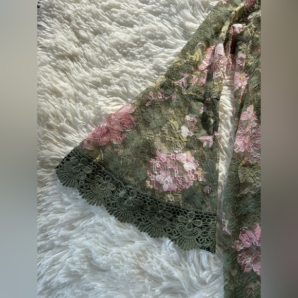 Jolie & Joy | Green and Pink Floral Lace Kimono - Picture 4 of 6